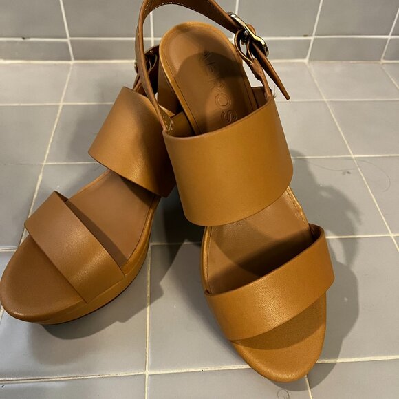 Aerosoles platform sandal; Camera.  Very comfortable, never worn outside! - Picture 2 of 7
